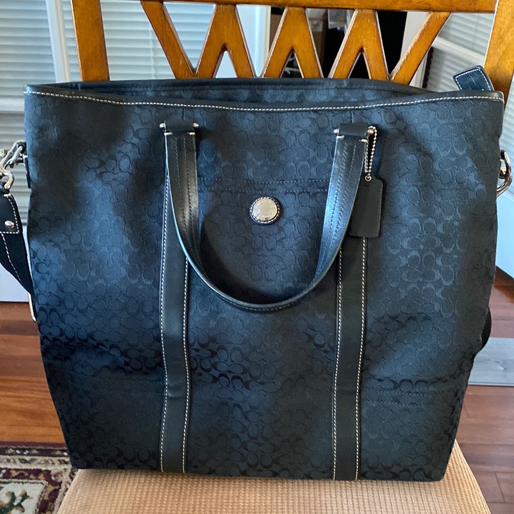 Coach large carry all bag, used twice, comes with adjustable handle
